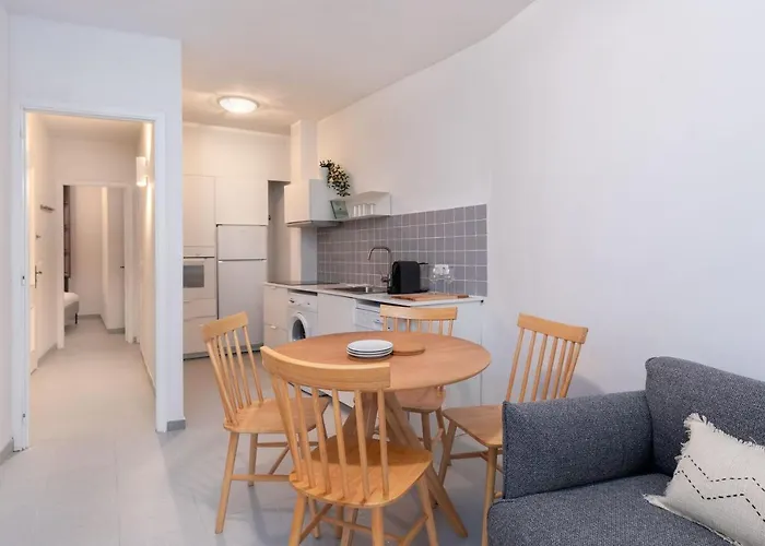 Flateli Cort Reial 10